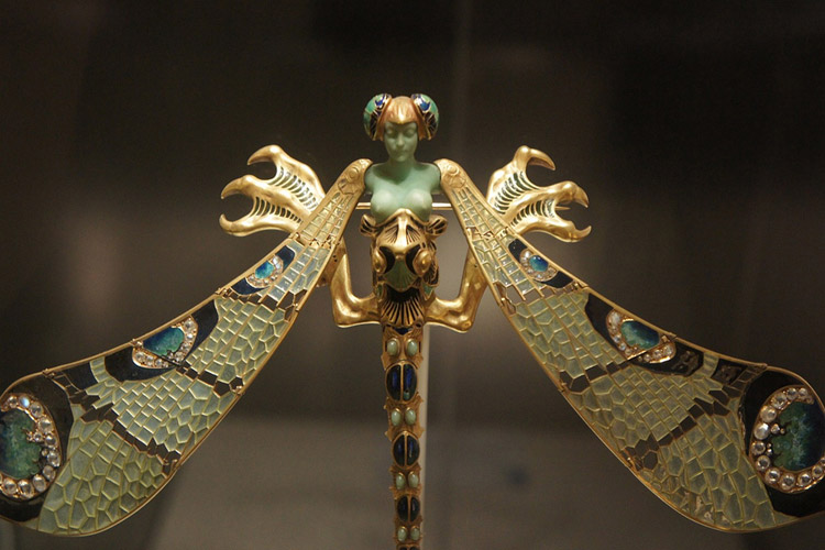 Dragonfly lady brooch, Museu Calouste Gulbenkian, acquired from the artist in 1903
